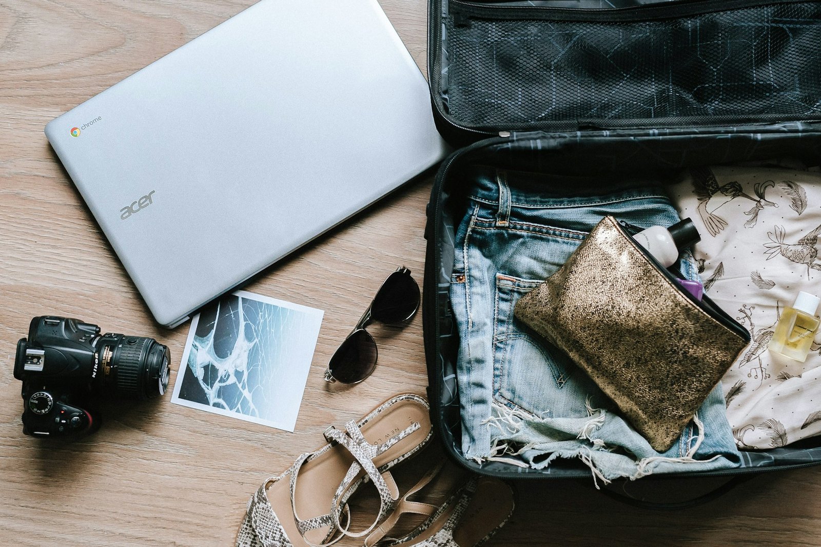 Digital Nomad’s Ultimate Travel Essentials